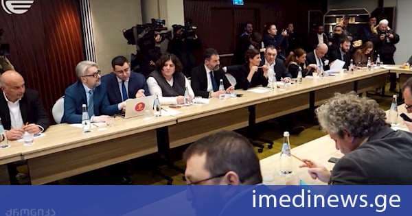 არსებული ინფორმაციით, ოპოზიციური ალიანსის მიერ საპროტესტო აქციის დაგეგმვას „ნაციონალური მოძრაობა“ არ დასწრებია - ოპოზიციაში შეუთანხმებლობას უარყოფენ. „ქრონიკის“ სიუჟეტი