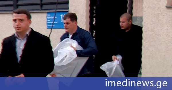 „ქრონიკის“ ინფორმაციით, ლევან ახობაძის სახლიდან ამოღებულია დიდი ოდენობით ნაღდი ფული