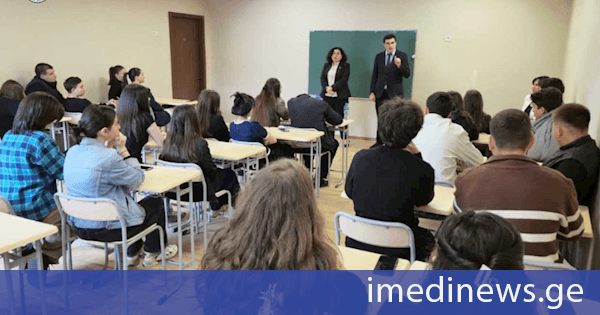 პროკურატურის პროფესიული დღისადმი მიძღვნილი კვირეულის ფარგლებში სამცხე ჯავახეთის საოლქო და ახალციხის რაიონული პროკურატურების პროკურორებმა სკოლის მოსწავლეებთან შეხვედრა გამართეს
