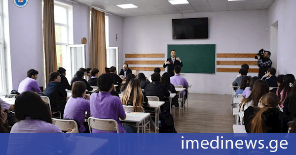 დასავლეთ საქართველოს საოლქო პროკურატურის პროკურორებმა პროკურატურის პროფესიული დღისადმი მიძღვნილი კვირეულის ფარგლებში სკოლის მოსწავლეებთან შეხვედრა გამართეს