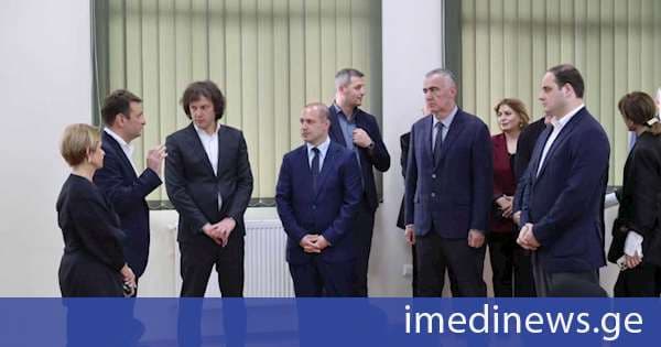 ირაკლი კობახიძემ გივი მიქანაძესთან და მთავრობის სხვა წევრებთან ერთად, ჟიული შარტავას სახელობის სენაკის N2 საჯარო სკოლა დაათვალიერა, რომელსაც სრული რეაბილიტაცია ჩაუტარდა