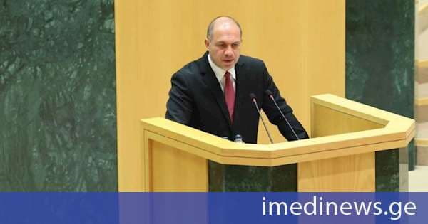 გივი მიქანაძე: სასკოლო ფორმა ხელს უწყობს სასკოლო კულტურის ჩამოყალიბებას, აძლიერებს მოსწავლის კუთვნილების განცდას საკუთარი სკოლის მიმართ, აყალიბებს მოწესრიგებულ აკადემიურ გარემოს, ამცირებს როგორც სოციალურ განსხვავებებს, ისე მშობლებისთვის ყოველდღიურ ხარჯებს