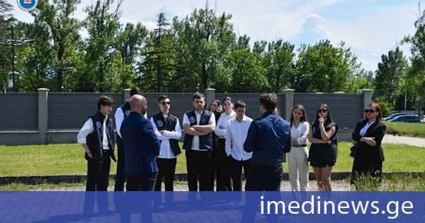 პროკურატურის პროფესიული დღისადმი მიძღვნილი კვირეულის ფარგლებში ქუთაისის №1 საჯარო სკოლის მოსწავლეები დასავლეთ საქართველოს საოლქო პროკურატურას ესტუმრნენ
