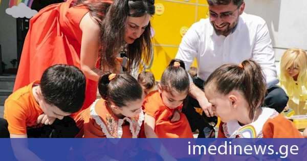 ფოთის მერიამ ბავშვთა უფლებების კვირეული სლოგანით - „ღიმილით გავაფერადოთ ქალაქი, გაუღიმე შენს ქალაქს გამართა