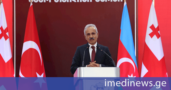 თურქეთის ტრანსპორტისა და ინფრასტრუქტურის მინისტრი: ბაქო-თბილისი-ყარსის რკინიგზა შუა დერეფანში უმნიშვნელოვანეს როლს შეასრულებს, პროექტი არამხოლოდ გადაზიდვის ალტერნატიული საშუალება, არამედ მსოფლიო დონისა და მნიშვნელობის სტრატეგიული სარკინიგზო კვანძი და უსაფრთხო დერეფანია