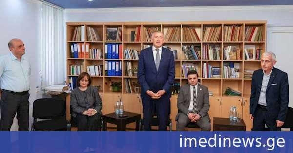 აჭარის მთავრობის თავმჯდომარემ, ზურაბ პატარაძემ საარქივო სამმართველოს თანამშრომლებს ახალი ხელმძღვანელობა წარუდგინა