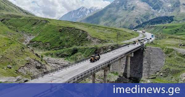მცხეთა-სტეფანწმინდა-ლარსის საავტომობილო გზაზე დაზიანებული მონაკვეთების შეკეთება დაიწყო