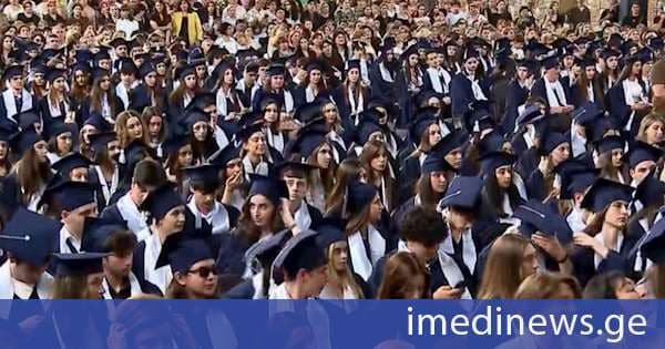 თელავში, წარჩინებული მოსწავლეები დააჯილდოვეს