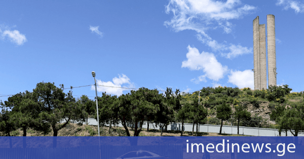 ლოტკინის დასახლებაში, ხუდადოვის ქუჩის N102-თან სკვერის რეაბილიტაცია მიმდინარეობს