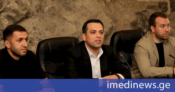ახალციხის მუნიციპალიტეტის მერი ვარლამ წიკლაური ახალციხის სალოტბარო სკოლის მოსწავლეებს შეხვდა