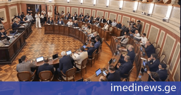 დედაქალაქის რამდენიმე რაიონში, უსახელო ქუჩებს, საომარ მოქმედებებში დაღუპულ გმირ მებრძოლთა სახელები მიენიჭა