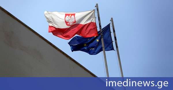 „დიდი იმედგაცრუებით ვუყურებ იმას, რომ პოლონეთის მხრიდან მრავალწლიანი უდიდესი მხარდაჭერის მიუხედავად, უკრაინამ ჯერ კიდევ ვერ გაბედა ვოლინის ხოცვა-ჟლეტისა და მასობრივი მკვლელობების შემსრულებელთა ცალსახად დაგმობა“ - პოლონეთის სენატის ვიცე-სპიკერმა უკრაინული სახელმწიფო ჯილდოები უკან დააბრუნა