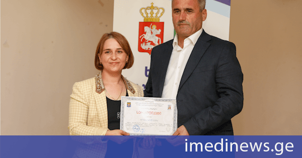 ხულოს მუნიციპალიტეტის მერი ვახტანგ ბერიძე მასწავლებელთა მე-6 მუნიციპალურ კონფერენციას დაესწრო