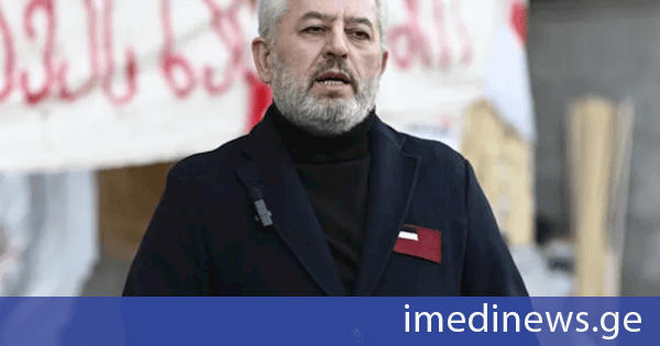 ძალადობრივ აქციებზე დაკავებული ზვიად ცეცხლაძის მამა ოპოზიციაზე: გმირობა გააუფასურეს, ამაში ჩვენც გარკვეულწილად ვუწყობთ ხელს. ჩვენ ვამბობთ, რომ ციხეში ვინც სხედან გმირები არიან, ვიღაც 7 დღე დაჯდა და გმირია - სხვა რამეა გმირობა