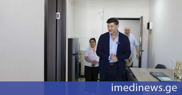 უსახლკაროს სტატუსის მქონე ქესანაშვილების ოჯახს ბინა გადაეცა
