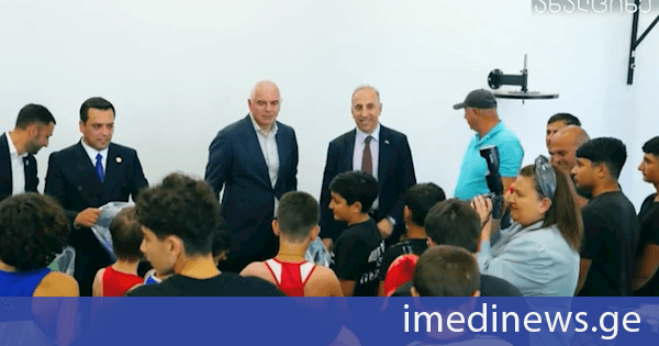 სპორტის მინისტრმა ახალციხეში მდებარე თანამედროვე სტანდარტების სპორტულ კომპლექსსა და სპორტულ დარბაზს საჭირო ინვენტარი და ეკიპირება გადასცა