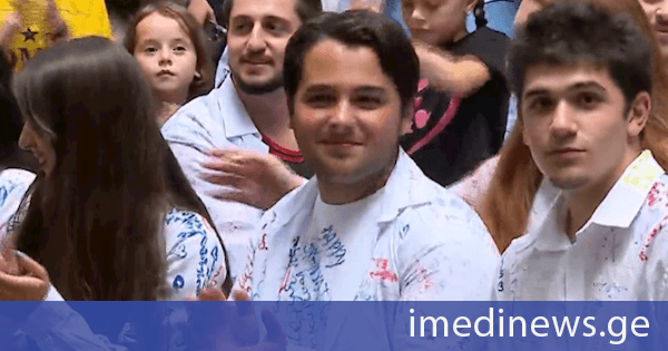 ლაგოდეხის მუნიციპალიტეტის მერიამ სკოლის დამთავრება აბიტურიენტებს სპეციალური ღონისძიებით მიულოცა