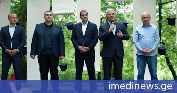 ირაკლი ქადაგიშვილი და გურამ მაჭარაშვილი ლაგოდეხის მუნიციპალიტეტში მცხოვრებ აბიტურიენტებს შეხვდნენ