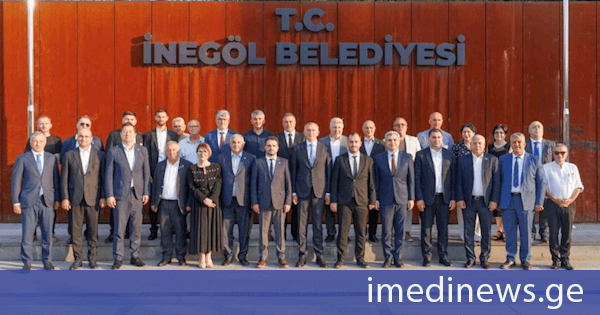თურქეთის რესპუბლიკაში ვიზიტის ფარგლებში, აჭარის მთავრობის თავმჯდომარე ზურაბ პატარაძე ქართული დიასპორის წარმომადგენლებს შეხვდა