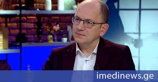 გია აბაშიძე „რადიო თავისუფლებაზე“: რაღაც გაუგონარ საფრთხეზე ლაპარაკობს ვიღაც რესპონდენტი, მედია კი ამის ტირაჟირებას ახდენს და ყველანაირად ცდილობს დააზიანოს ქართულ-აზერბაიჯანული ურთიერთობები. ეს სხვა არაფერია, თუ არა ქვეყნის მტრობა და უცხოეთის სპეცსამსახურების მსახურება