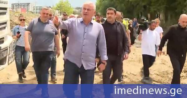 თელავში, სტიქიის ზონაში პარლამენტის თავმჯდომარე ჩავიდა - ადგილზე იმყოფებიან „ქართული ოცნების“ ახალგაზრდული ორგანიზაციის წევრებიც, რომლებიც გაწმენდით სამუშაოებში ჩაერთნენ
