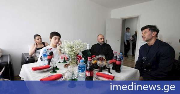 თბილისის მერი სანამაშვილების მრავალშვილიან ოჯახს ეწვია და წარჩინებულ სტუდენტებს შეხვდა