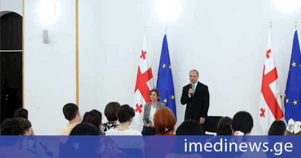 გივი მიქანაძე საზღვარგარეთ დისტანციური სწავლების პროგრამაში ჩართულ ემიგრანტ მოსწავლეებსა და პედაგოგებს შეხვდა