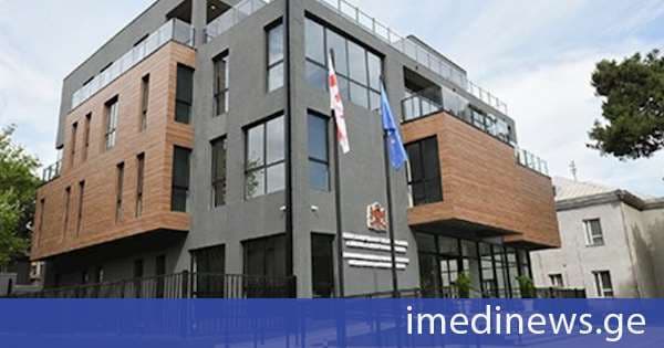 ნაფიც მსაჯულთა მიერ ერთხმად გამოტანილი გამამტყუნებელი ვერდიქტის საფუძველზე, დამამძიმებელ გარემოებებში ჩადენილი განზრახ მკვლელობის ფაქტზე ბრალდებულს 18 წლით თავისუფლების აღკვეთა მიესაჯა