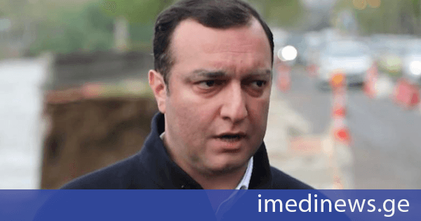 ირაკლი ბენდელიანი: მერიის ყველა სამსახური, გამგეობები, ინფრასტრუქტურის სამსახური, თბილსერვისი პრობლემის დაწყებისთანავე გამოსულები ვართ. ასევე მნიშვნელოვანია, რომ მერიის ცხელ ხაზზე შემოსული არცერთი შეტყობინება რეაგირების გარეშე არ გვრჩება