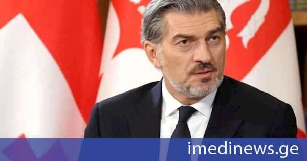 პრეზიდენტი: ერთ-ერთი, რაც პროცესებს აფერხებს, არის ჯანსაღი ოპოზიციის არ არსებობა ჩვენს ქვეყანაში. ილუზიურ პროცესებში ამყოფებენ იმ საზოგადოებას, რომელიც მილევადია. შეცოდებას ნამდვილად იმსახურებენ ეს ადამიანები. ვისურვებდი, რომ ადრე თუ გვიან დაბრუნდებოდნენ ჯანსაღ აზროვნებას