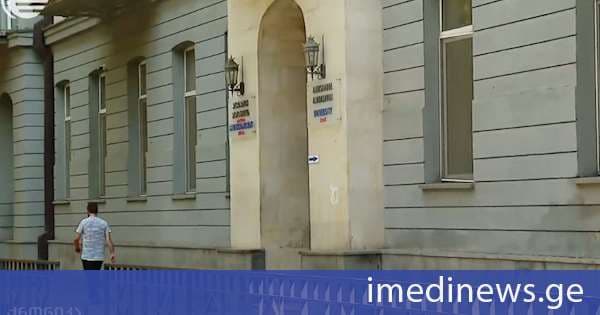 ამ წუთებში ნიკა კაპანაძისთვის აღკვეთის ღონისძიების შეფარდებაზე სასამართლო პროცესი ალადაშვილის კლინიკაში იმართება