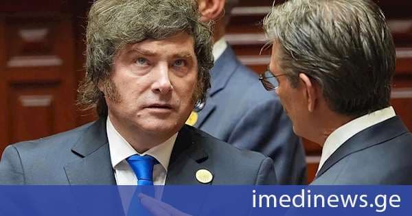 არგენტინის მთავრობამ ცვლილებები შეიტანა ქვეყნის საიმიგრაციო კანონმდებლობაში, რაც ხელისუფლებას უფლებამოსილებას ანიჭებს, ქვეყნიდან გააძევოს უცხო ქვეყნის მოქალაქეები, რომლებიც ზეპირი თუ წერილობითი ფორმით ავრცელებენ სიძულვილის შემცველ გზავნილებს არგენტინის ან მისი ეროვნული სიმბოლოების წინააღმდეგ