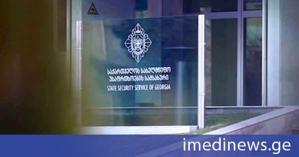 სახელმწიფო უსაფრთხოების სამსახურის ანტიკორუფციული სააგენტოს თანამშრომლებმა დიდი ოდენობით თაღლითობისა და ფალსიფიკაციის ფაქტზე ორი პირი დააკავეს - საქმე ეხება მარნეულისა და ქარელის მუნიციპალიტეტების ბაგა-ბაღებში საქონლის ხორცის ნაცვლად, მოტყუებით, ცხენის ხორცის შეტანის ფაქტებს