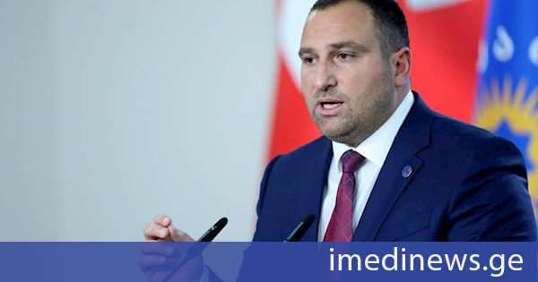 ირაკლი კირცხალია: ჩვენ უნდა გადაგვეკეტა ეკონომიკური თუ არაეკონომიკური ურთიერთობა რუსეთის ფედერაციასთან. უხეში დათვლით 1 პროცენტსაც ვერ ვეხებოდით რუსეთის ეკონომიკის და ჩვენი ეკონომიკა ალბათ -14%, -16%-ში უნდა გასულიყო და გამხდარიყო ჩვენი ქვეყანა ეკონომიკურად მოწყვლადი. და რატომ იყო ეს დავალება წამოსული?! - იმიტომ რომ ის საზოგადოება, რომელიც არის ეკონომიკურად მოწყვლადი თავიანთი ჭკუით არის ძალიან მარტივი სამართავი. მათ არ იციან საქართველოს ისტორია, ქართველი საზოგადოების ხასიათი და ეს ფუჭი მცდელობები კონტრპროდუქტიულად მუშაობს