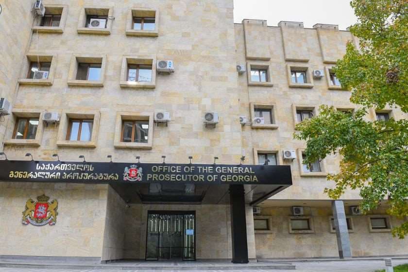 პროკურატურის მიერ წარდგენილი მტკიცებულებების საფუძველზე, დიდი ოდენობით ნარკოტიკული საშუალების უკანონო შეძენა-შენახვის და რეალიზაციის ფაქტებზე ბრალდებულს სასამართლომ 16 წლით თავისუფლების აღკვეთა განუსაზღვრა
