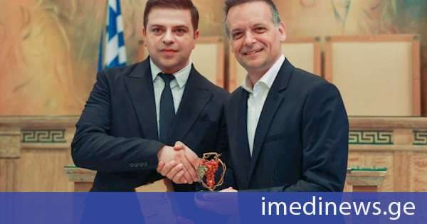 აჭარის უმაღლესი საბჭოს თავმჯდომარე ცოტნე ანანიძე და აფხაზეთის იძულებით გადაადგილებულ პირთა მინისტრი დავით ფაცაცია, ქართულ დელეგაციასთან ერთად, ათენის მერს, ჰარის დუკასს შეხვდნენ