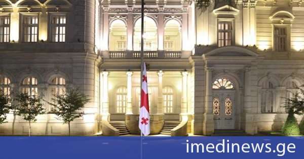 2008 წლის რუსეთ-საქართველოს ომში დაღუპულთა ხსოვნის პატივსაცემად, საქართველოს პრეზიდენტის სასახლეზე სახელმწიფო დროშა დაეშვა