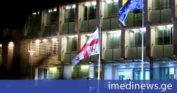 სახელმწიფო უსაფრთხოების სამსახურის ადმინისტრაციულ შენობებზე სახელმწიფო დროშები დაშვებულია