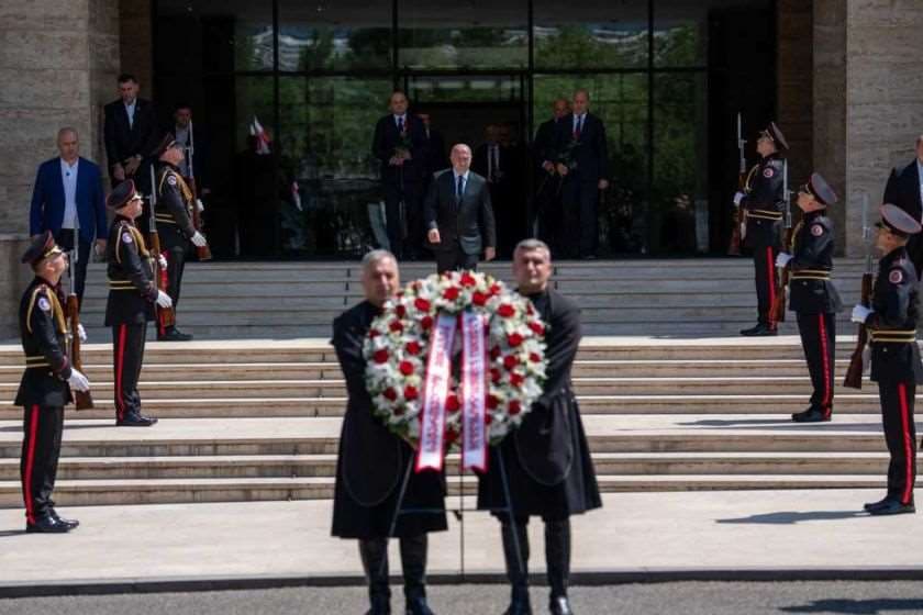 სულხან თამაზაშვილმა საქართველოს ერთიანობისთვის დაღუპული პოლიციელების ხსოვნას პატივი მიაგო