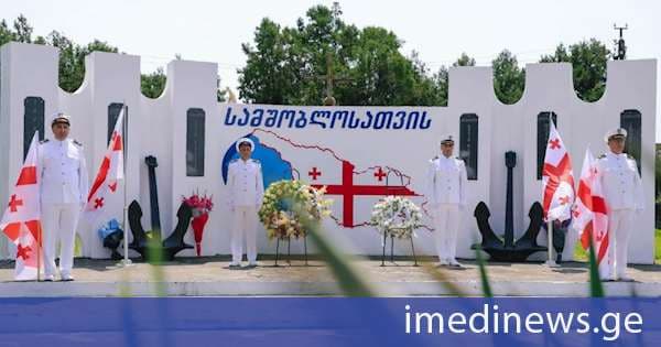 სასაზღვრო პოლიციის უფროსის მოადგილემ, სანაპირო დაცვის დეპარტამენტის დირექტორთან და დეპარტამენტის თანამშრომლებთან ერთად სანაპირო დაცვის ფოთის ბაზაზე 2008 წლის აგვისტოს ომში დაღუპული მეზღვაურების ხსოვნას პატივი მიაგო