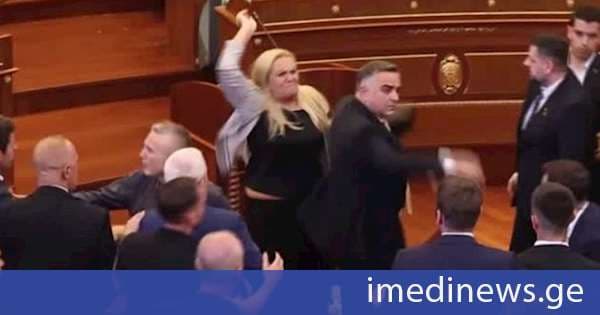 კოსოვოში ოპოზიციონერმა დეპუტატმა პრემიერ-მინისტრის მოვალეობის შემსრულებელს კვერცხები ესროლა