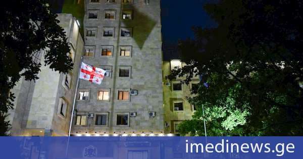 პროკურატურამ ოზურგეთის მუნიციპალიტეტის დაბა გომის მთის საავტომობილო გზაზე მომხდარი ტრანსპორტის მოძრაობის უსაფრთხოების წესების დარღვევის ფაქტზე, რამაც ოთხი ადამიანის გარდაცვალება გამოიწვია, ერთ პირს ბრალდება წარუდგინა