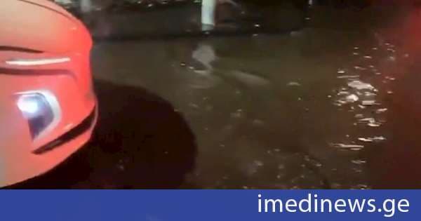 სომხური მედია: სომხეთის დედაქალაქში მოსულმა უხვმა ნალექმა და ძლიერმა წვიმამ ერევნის ქუჩებში მოძრაობა შეაფერხა