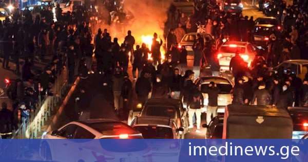 ირანში სიკვდილით დასაჯეს მამაკაცი, რომელიც იანვარში ყარაჯში მიმდინარე ანტისამთავრობო აქციის დროს პოლიციის ოფიცრებზე თავდასხმაში იყო ბრალდებული
