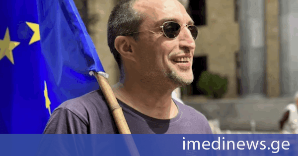გიორგი ახობაძე: მე მგონი უბრალოდ ხელი უნდა შევუწყოთ, რომ საწვავი ათრიონ აფხაზეთისკენ. მერე უბრალოდ დავჯდეთ და ჩვენს ნავთობტერმინალებზე რომ უკრაინული ჩიტები მოფრინდებიან, იმათ შევძახოთ ღიმილით და ჩქარი ტაშით