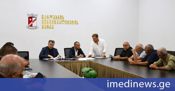 გარდაბნის მუნიციპალიტეტის მერი დავით კარგარეთელი, საქართველოს პარლამენტის წევრ ირაკლი შატაკიშვილთან ერთად, სოფელ ნაგების ადგილობრივ მცხოვრებლებს შეხვდა