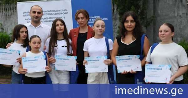 წყალტუბოში აფხაზეთის მოსწავლეთა სასწავლო-შემოქმედებითი ბანაკის დახურვის ღონისძიება გაიმართა