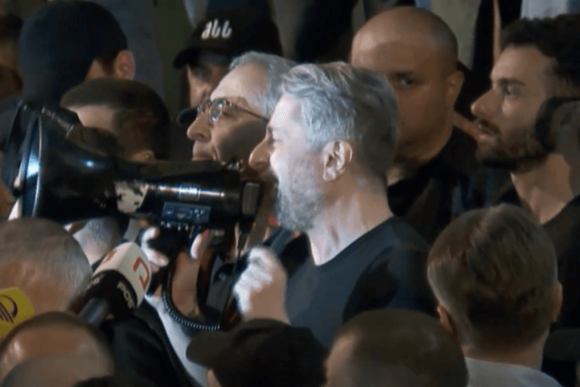 დეზინფორმაციული კამპანიის ავტორები ბოდიშს არ იხდიან. ფაქტებად წარმოჩენილი განცდები და უპასუხო კითხვები 2 წლის შემდეგ - როგორ შეიქმნა გამჭვირვალობის კანონის შესახებ მითი? „ქრონიკის“ სიუჟეტი