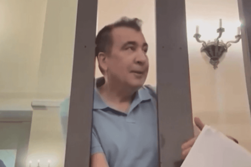 ოპოზიცია ერთმანეთის და ყველა ერთად, ქვეყნის ინტერესის წინააღმდეგ. სააკაშვილ-გვარამიას დაპირისპირება, ომის რიტორიკა და ოკუპირებული ტერიტორიების ტრავმულ მეხსიერებად წარმოჩენა. „ქრონიკის“ სიუჟეტი