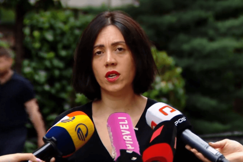 ანა წითლიძე: ნიკა გვარამიამ „რუსთავი 2“, მერე „მთავარი არხი“ და შემდეგ „ნაციონალური მოძრაობა“ გაძარცვა. თვეში 85 ათასი ლარი ხელფასად ჰქონდა მაშინ, როცა მისი თანამშრომლების დიდი ნაწილი თვეების განმავლობაში ხელფასს ვერ იღებდა